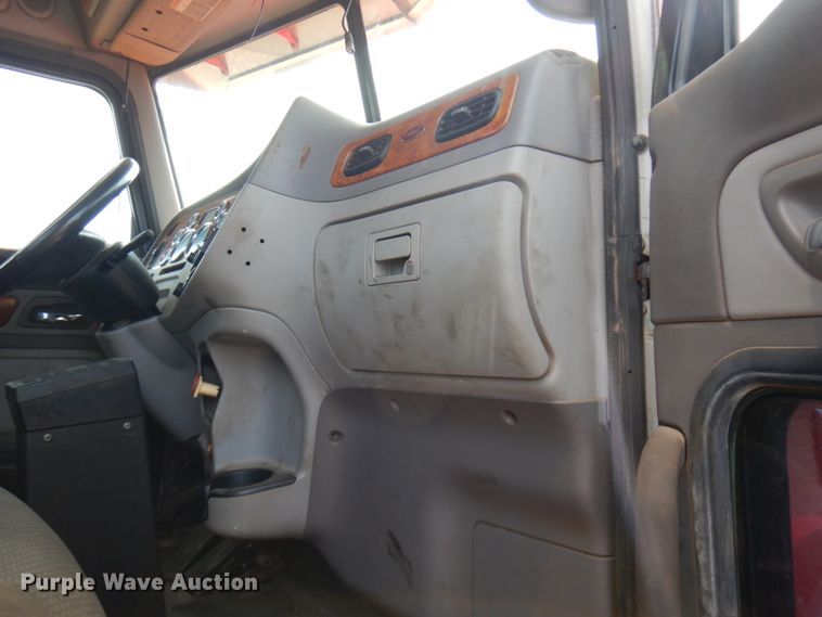image for item DL5495 2008 Peterbilt 386  semi truck