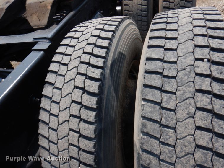 image for item DL5495 2008 Peterbilt 386  semi truck