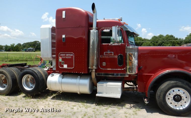 image for item DM3881 2003 Peterbilt 379  semi truck