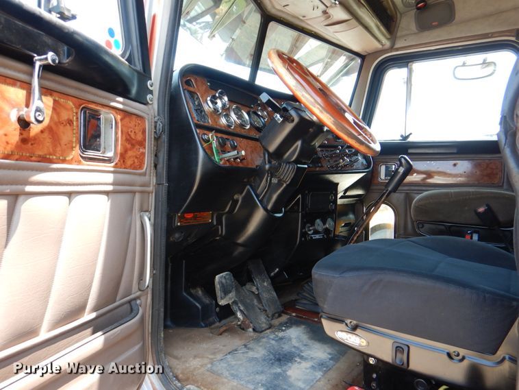 image for item DM3881 2003 Peterbilt 379  semi truck