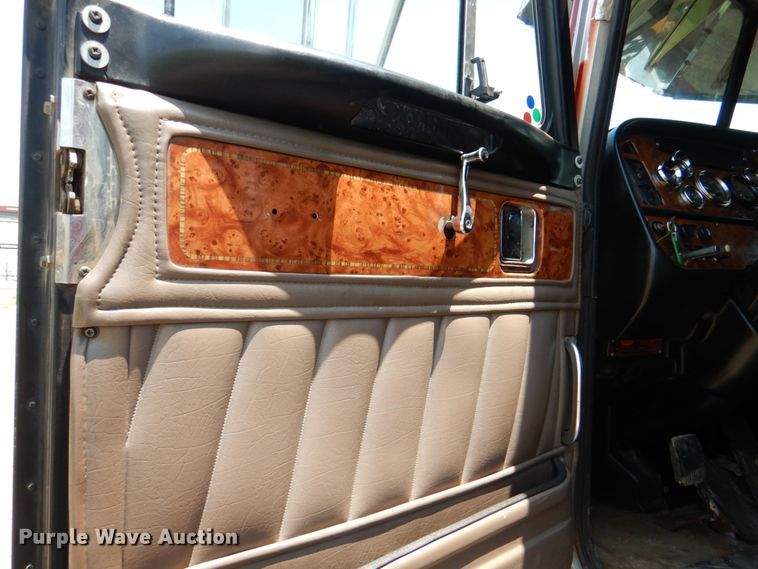 image for item DM3881 2003 Peterbilt 379  semi truck