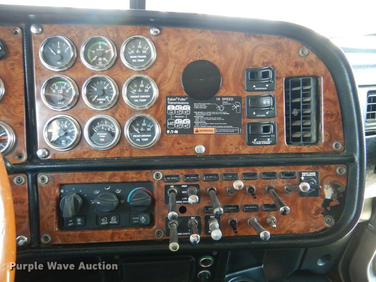 image for item DM3881 2003 Peterbilt 379  semi truck