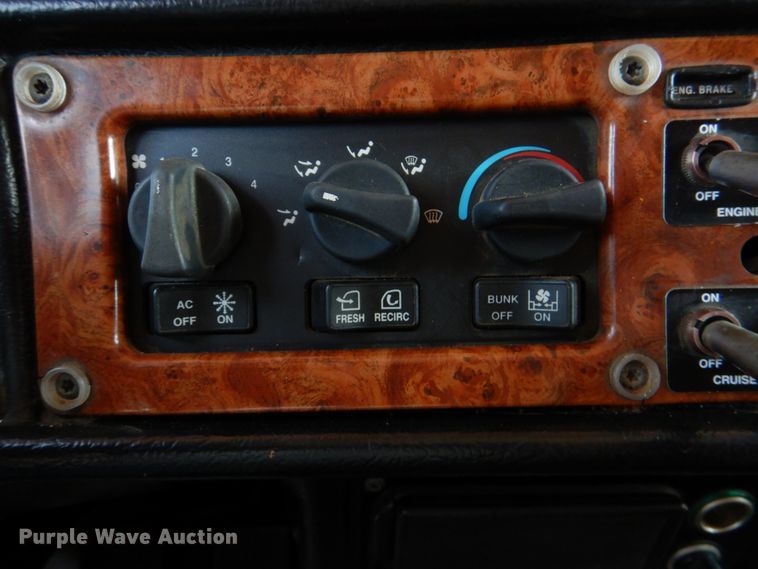 image for item DM3881 2003 Peterbilt 379  semi truck