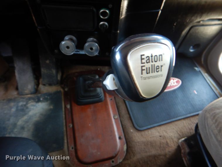 image for item DM3881 2003 Peterbilt 379  semi truck