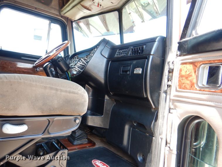 image for item DM3881 2003 Peterbilt 379  semi truck