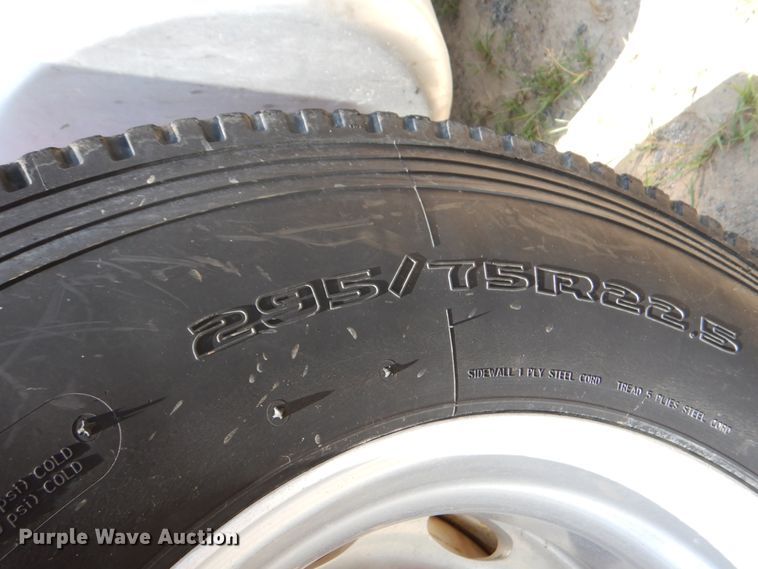 image for item DM3881 2003 Peterbilt 379  semi truck