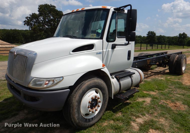 image for item DM3885 2012 International DuraStar 4300  truck cab and chassis