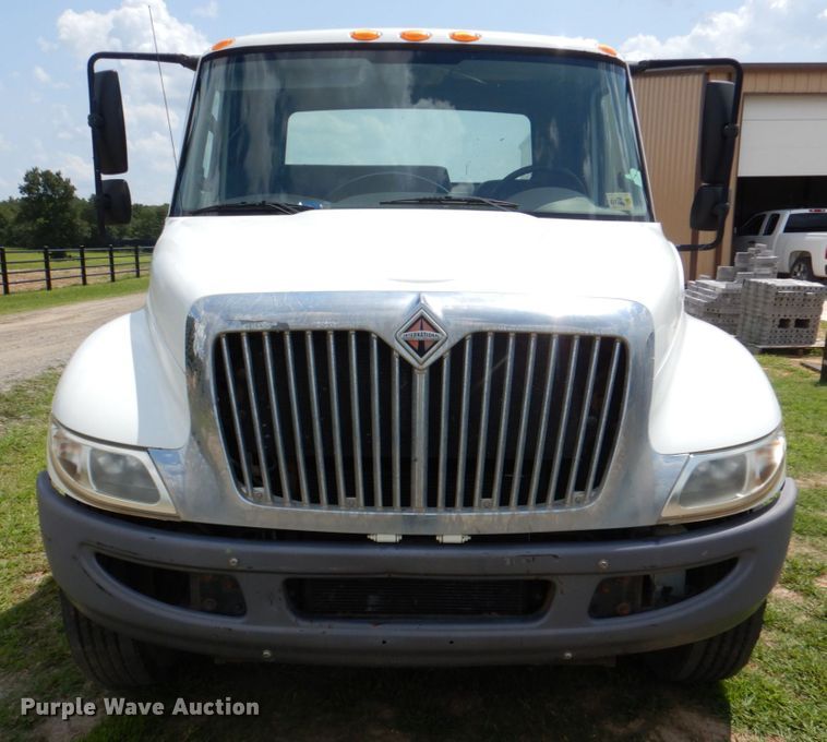 image for item DM3885 2012 International DuraStar 4300  truck cab and chassis