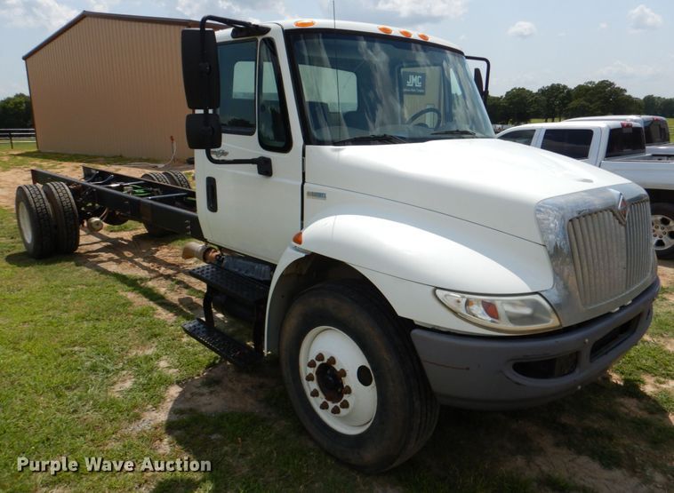 image for item DM3885 2012 International DuraStar 4300  truck cab and chassis