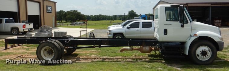 image for item DM3885 2012 International DuraStar 4300  truck cab and chassis