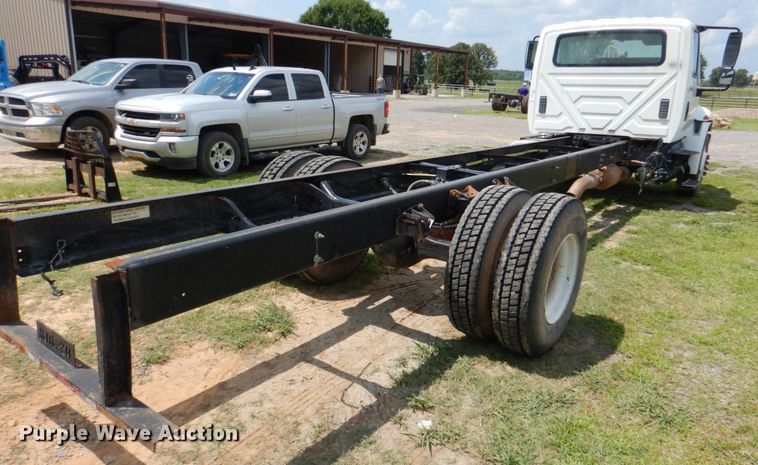 image for item DM3885 2012 International DuraStar 4300  truck cab and chassis