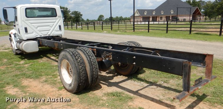 image for item DM3885 2012 International DuraStar 4300  truck cab and chassis