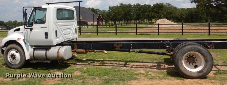image for item DM3885 2012 International DuraStar 4300  truck cab and chassis
