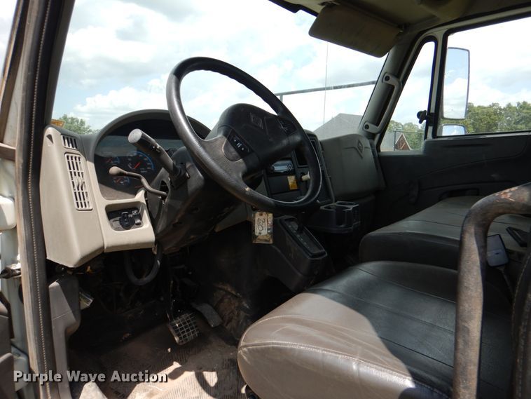 image for item DM3885 2012 International DuraStar 4300  truck cab and chassis