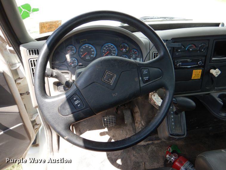 image for item DM3885 2012 International DuraStar 4300  truck cab and chassis