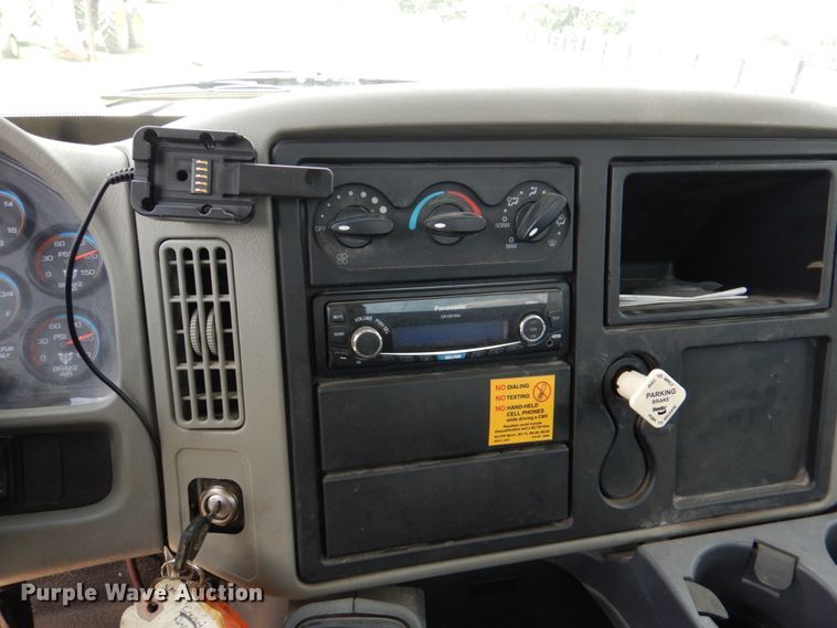 image for item DM3885 2012 International DuraStar 4300  truck cab and chassis