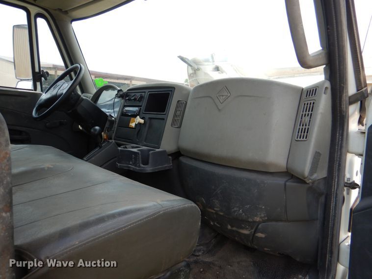 image for item DM3885 2012 International DuraStar 4300  truck cab and chassis