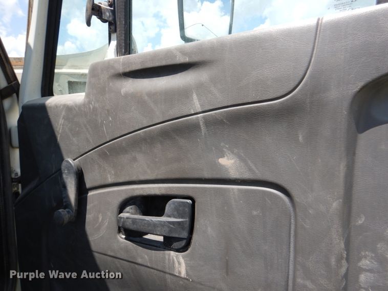 image for item DM3885 2012 International DuraStar 4300  truck cab and chassis