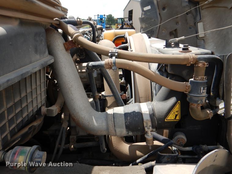 image for item DM3885 2012 International DuraStar 4300  truck cab and chassis