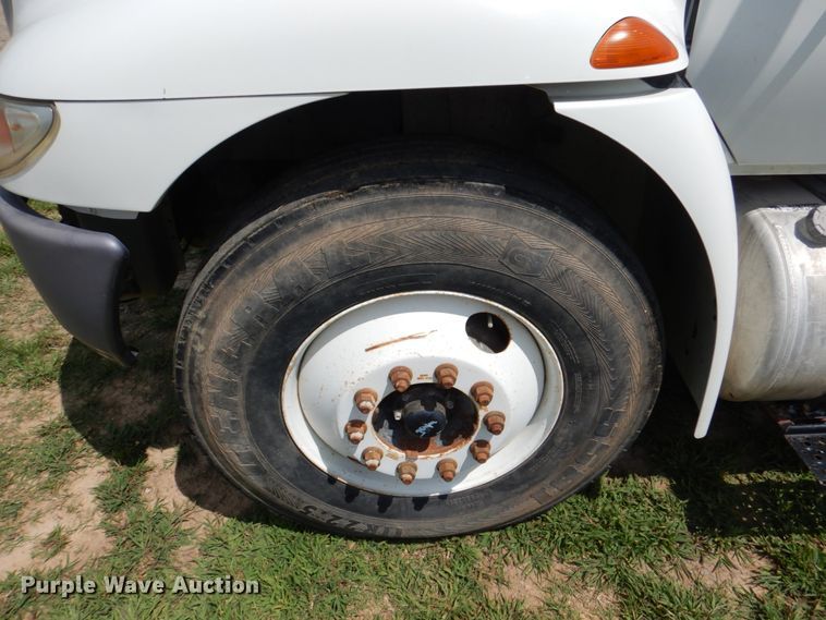 image for item DM3885 2012 International DuraStar 4300  truck cab and chassis