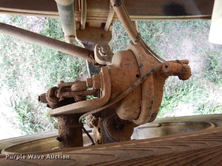 image for item DM3885 2012 International DuraStar 4300  truck cab and chassis