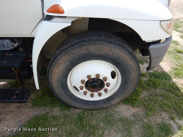 image for item DM3885 2012 International DuraStar 4300  truck cab and chassis