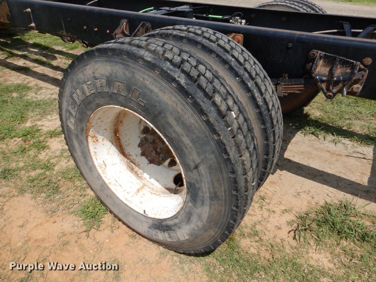 image for item DM3885 2012 International DuraStar 4300  truck cab and chassis