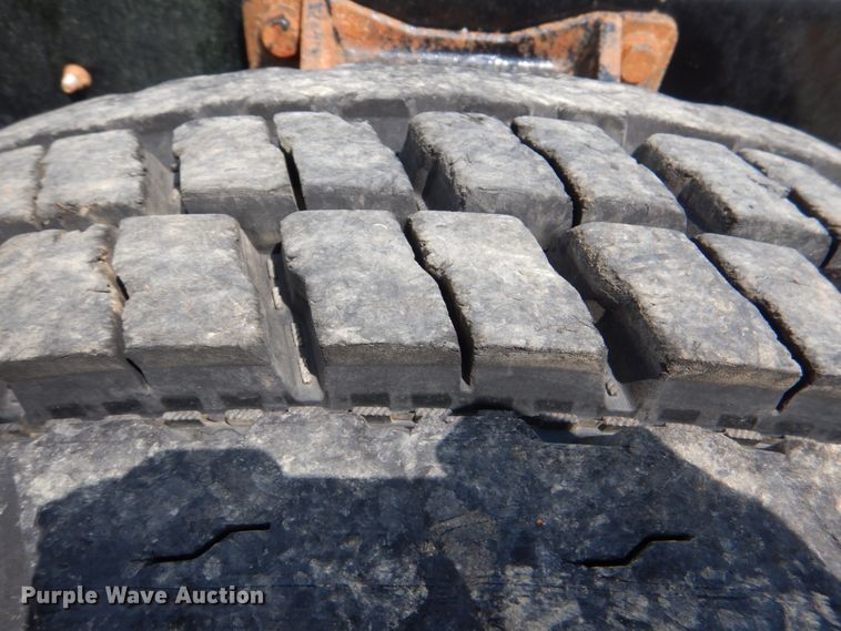 image for item DM3885 2012 International DuraStar 4300  truck cab and chassis