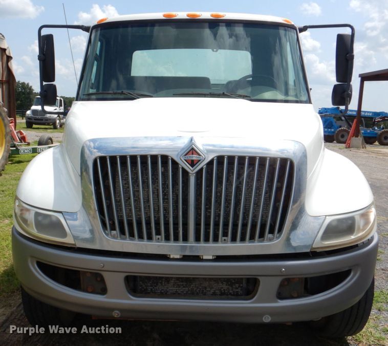 image for item DM3886 2011 International DuraStar 4300  truck cab and chassis