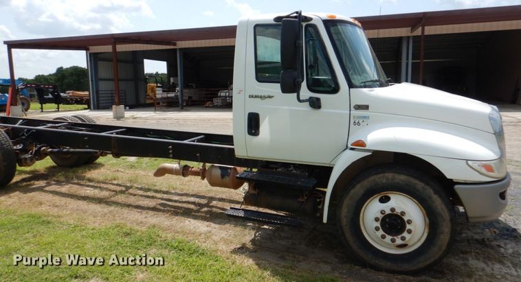 image for item DM3886 2011 International DuraStar 4300  truck cab and chassis