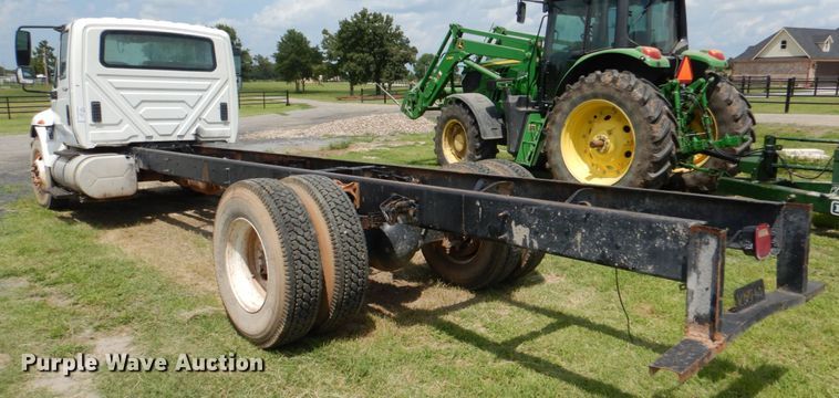 image for item DM3886 2011 International DuraStar 4300  truck cab and chassis