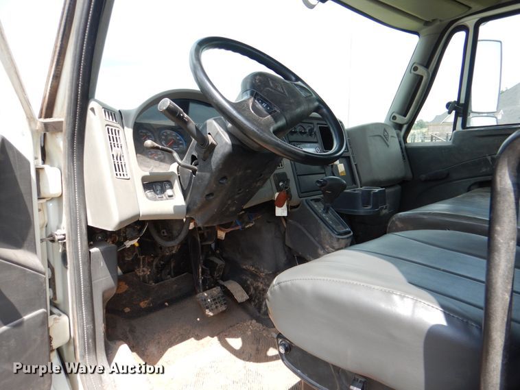 image for item DM3886 2011 International DuraStar 4300  truck cab and chassis