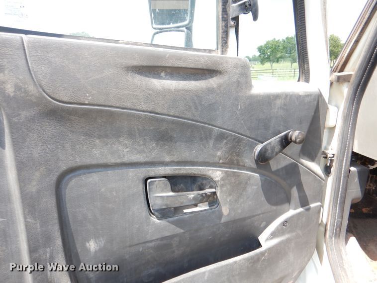 image for item DM3886 2011 International DuraStar 4300  truck cab and chassis