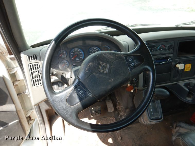 image for item DM3886 2011 International DuraStar 4300  truck cab and chassis