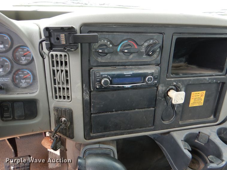 image for item DM3886 2011 International DuraStar 4300  truck cab and chassis