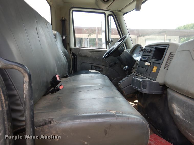 image for item DM3886 2011 International DuraStar 4300  truck cab and chassis