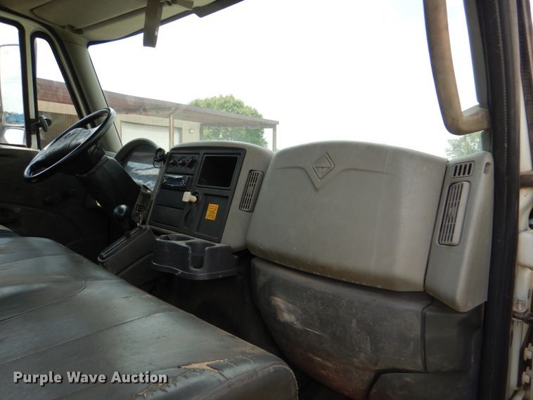 image for item DM3886 2011 International DuraStar 4300  truck cab and chassis