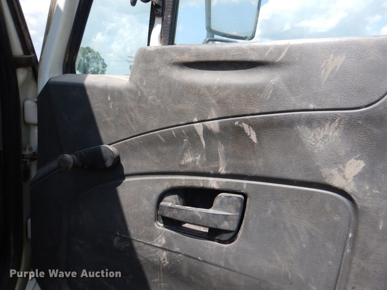 image for item DM3886 2011 International DuraStar 4300  truck cab and chassis