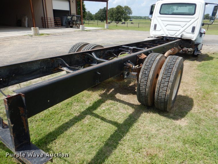 image for item DM3886 2011 International DuraStar 4300  truck cab and chassis