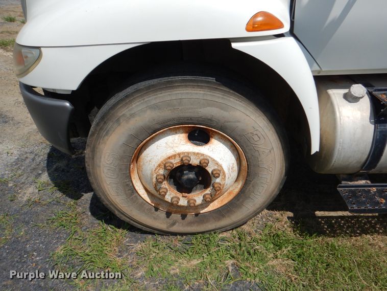 image for item DM3886 2011 International DuraStar 4300  truck cab and chassis