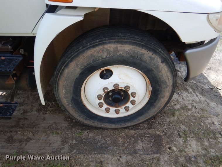 image for item DM3886 2011 International DuraStar 4300  truck cab and chassis