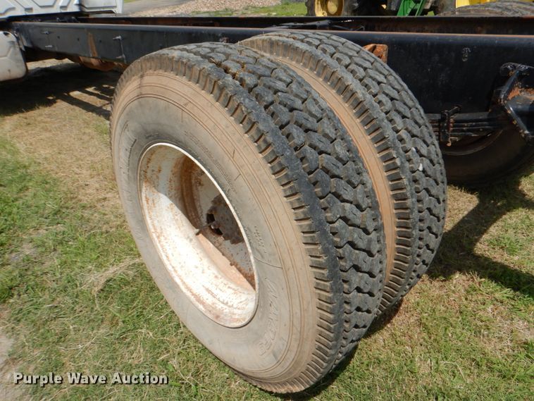 image for item DM3886 2011 International DuraStar 4300  truck cab and chassis