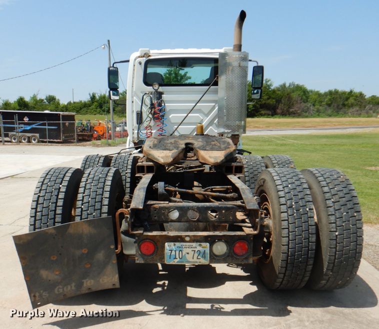 image for item DM3927 2011 International 8600  semi truck