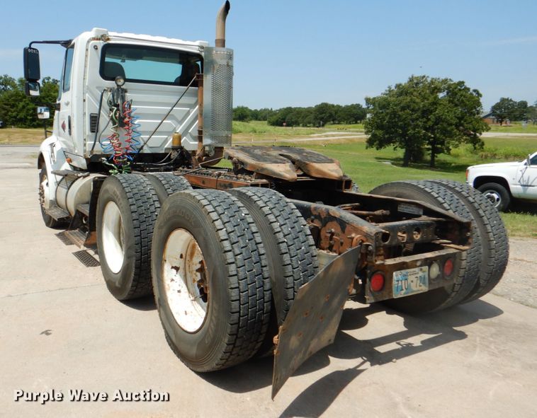 image for item DM3927 2011 International 8600  semi truck