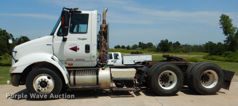 image for item DM3927 2011 International 8600  semi truck