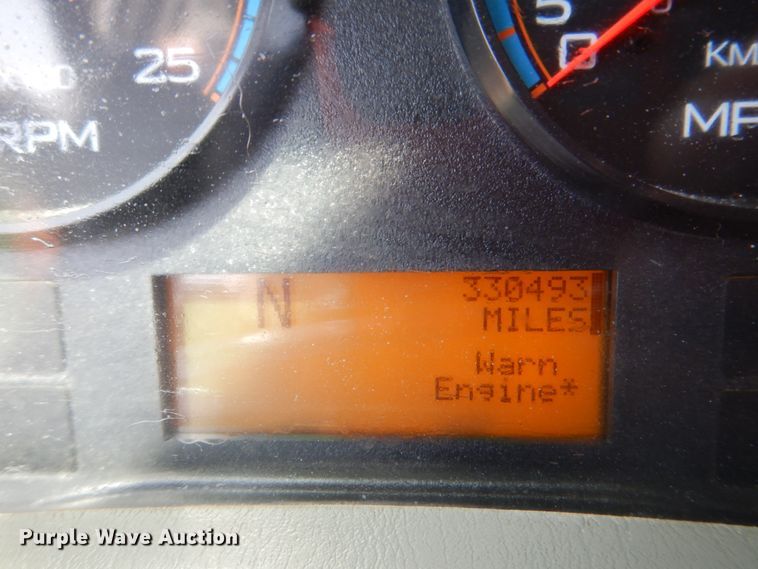 image for item DM3927 2011 International 8600  semi truck