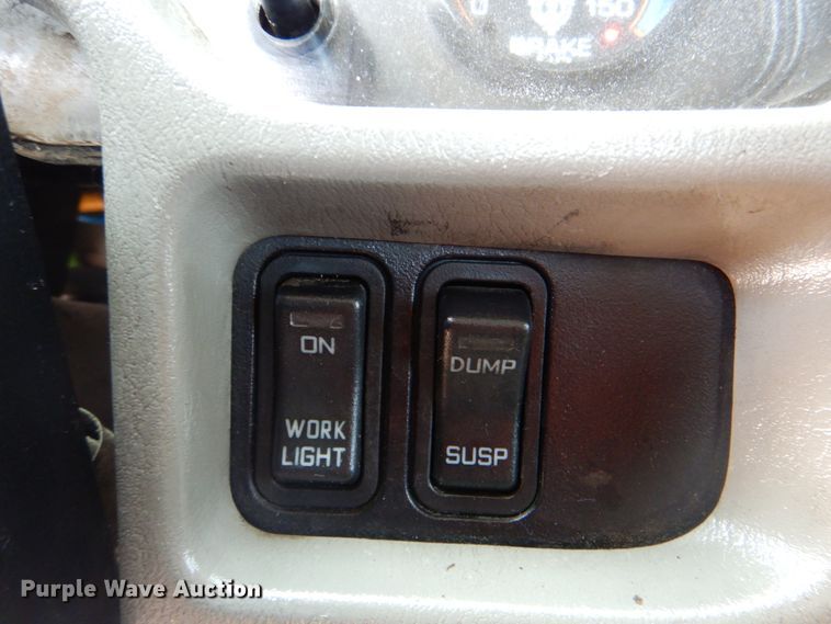 image for item DM3927 2011 International 8600  semi truck