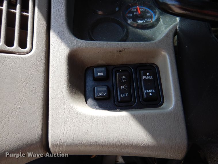 image for item DM3927 2011 International 8600  semi truck