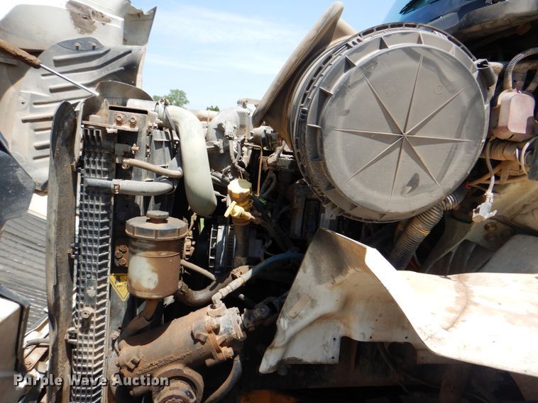 image for item DM3927 2011 International 8600  semi truck