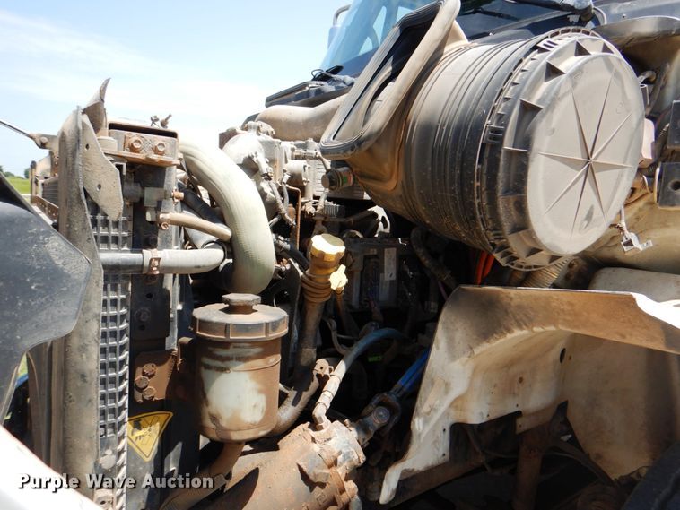 image for item DM3927 2011 International 8600  semi truck